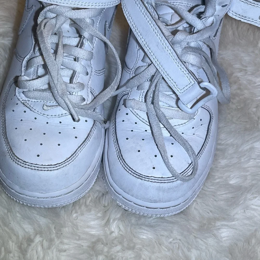 Nike Air Force 1 white high tops sneakers size 2 youth